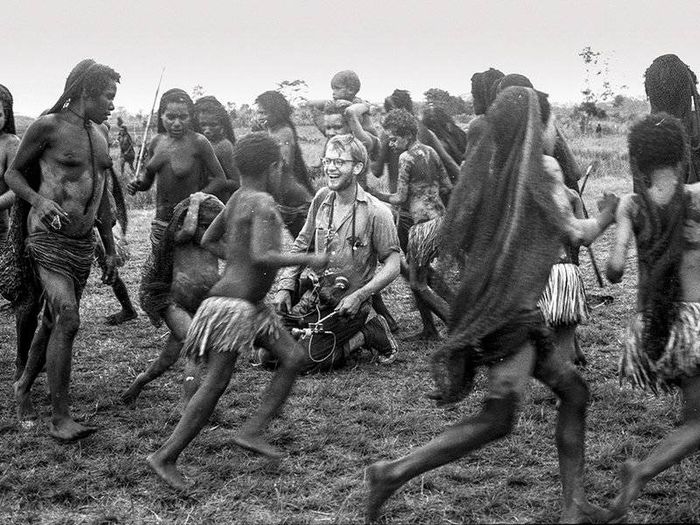 Michael Rockefeller dalam perjalanan pertama ke Papua Nugini tahun 1960