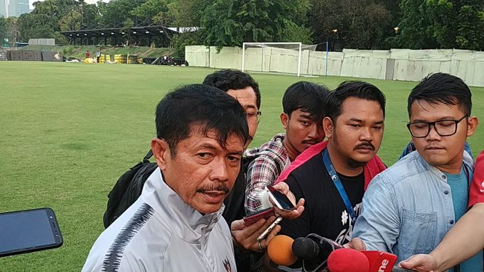 Pelatih timnas U-22 Indonesia, Indra Sjafri di Lapangan G, Komplek Gelora Bung Karno, Jakarta, Jumat (15/11/2019).