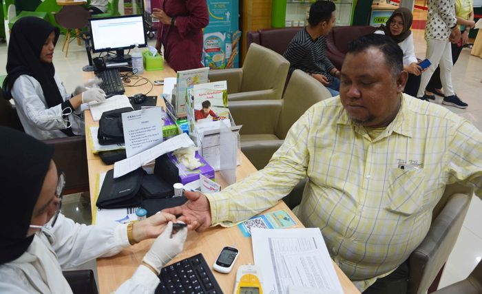 Pemeriksaan gula darah secara reguler merupakan kunci melawan Diabetes.