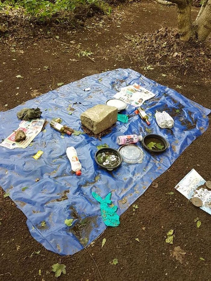 Tempat pekerja seks di hutan terbuka