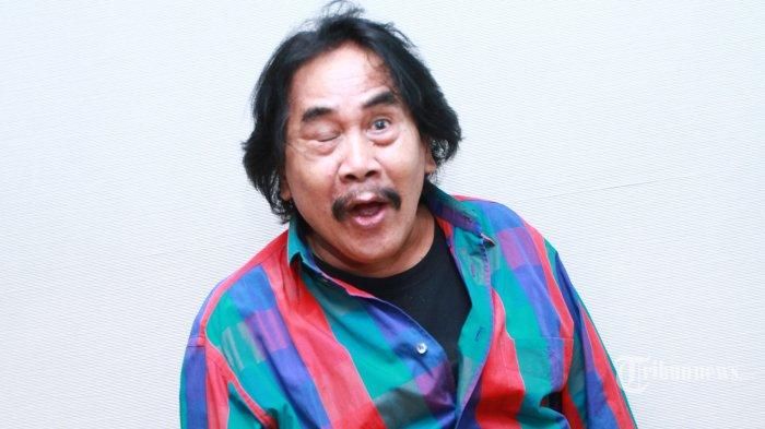 Jaja Miharja sebulan sekali melakukan suntik lutut.