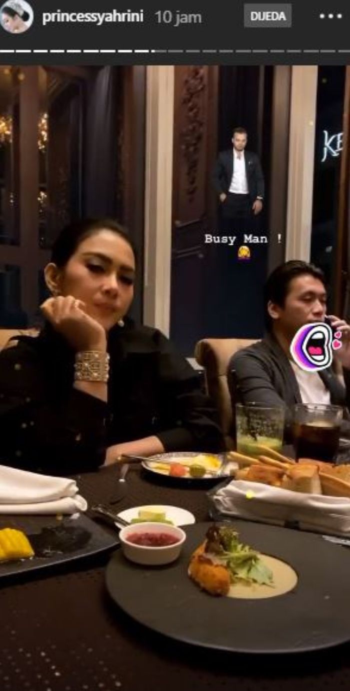 Syahrini dan Reino Barack (IG @princessyahrini)
