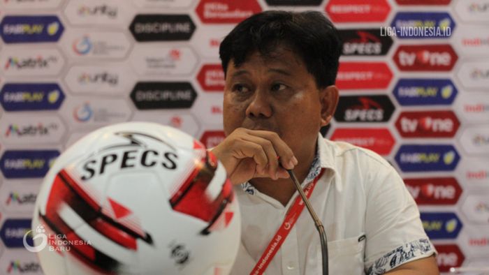 Pelatih Persik Kediri, Budiarjo Thalib, memberikan keterangan jelang laga timnya melawan Martapura FC pada delapan besar Liga 2 2019.