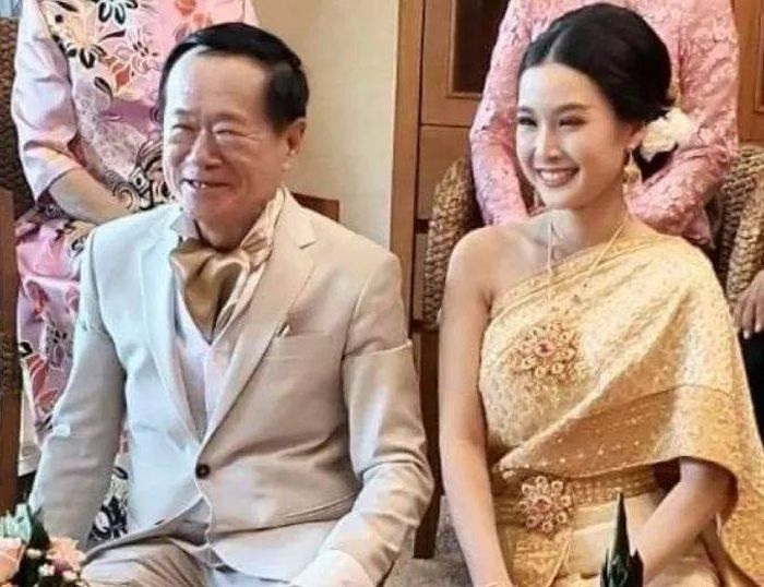 Pengantin beda usia 50 tahun.
