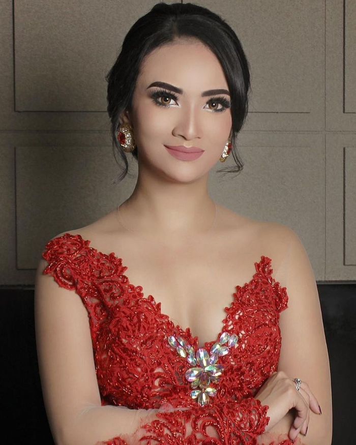 Gaya makeup Vanessa Angel