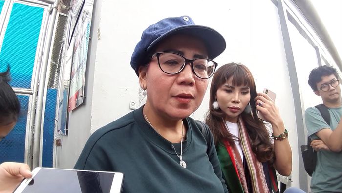 Ibunda Kriss Hatta, Tuty Suratinah, di Rutan Cipinang, Jakarta Timur, Senin (18/11/2019).