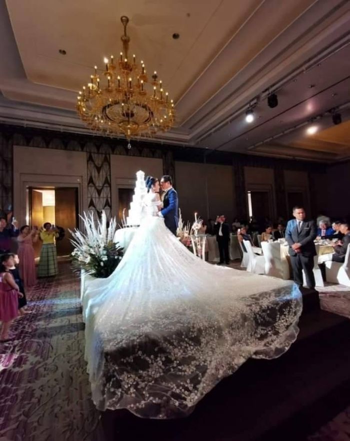 Pengantin beda usia 50 tahun.