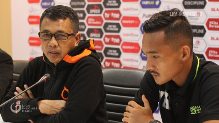 Pelatih PSMS Medan, Jafri Sastra, memberikan komentar saat konferensi pers jelang laga kontra Persita Tangerang pada babak delapan besar Liga 2 2019.