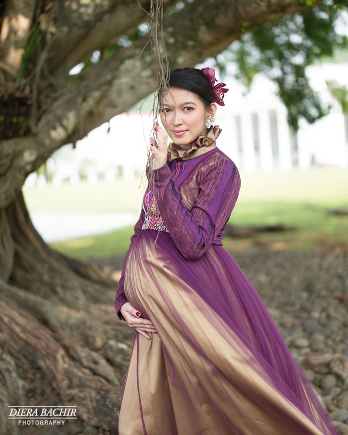 Beredar Foto Maternity Selvi Ananda Sebelum La Lembah Manah Lahir, Ibunda Jan Ethes Tampil Anggun Berbalut Gaun Ungu