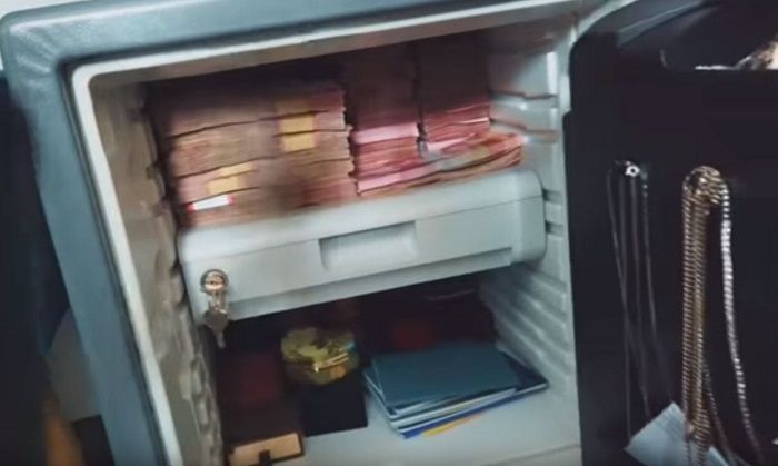 Potret brankas Nikita Mirzani