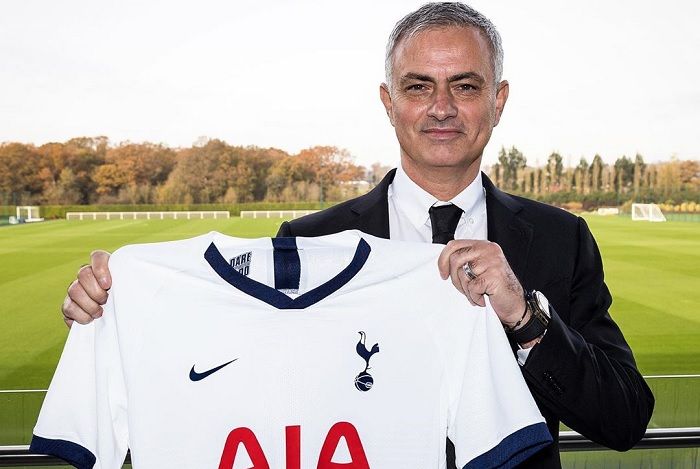 Jose Mourinho resmi bergabung dengan Tottenham Hotspur.