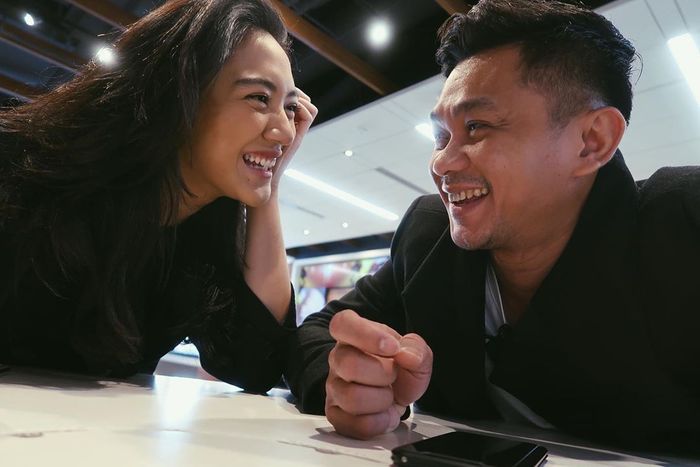 Putus dari Gofar Hilman, Ini Potret Mesra Staf Khusus Presiden Putri Tanjung dengan