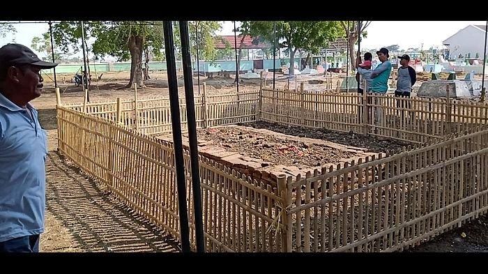 Makam Muncul Sendiri