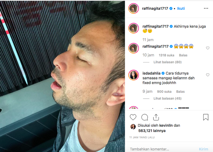 Raffi Ahmad yang tertangkap kamera tidur ngangap