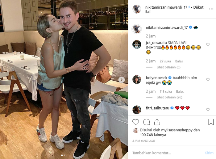 Nikita Mirzani cium Lorenzo