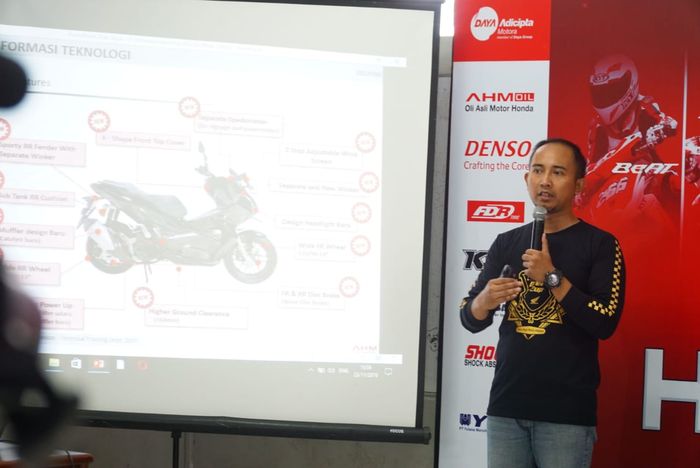 General Manager Motorcycle Sales, Marketing &amp; Logistic DAM, Lerri Gunawan.