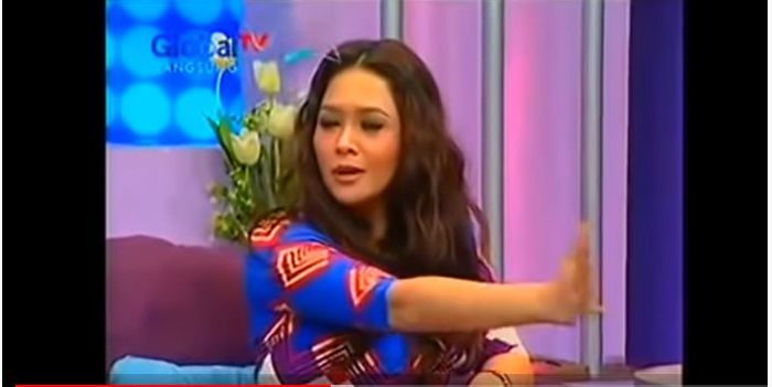 Maia saat ceritakan penghinaan yang didapatkannya dari Ahmad Dhani melalui sms