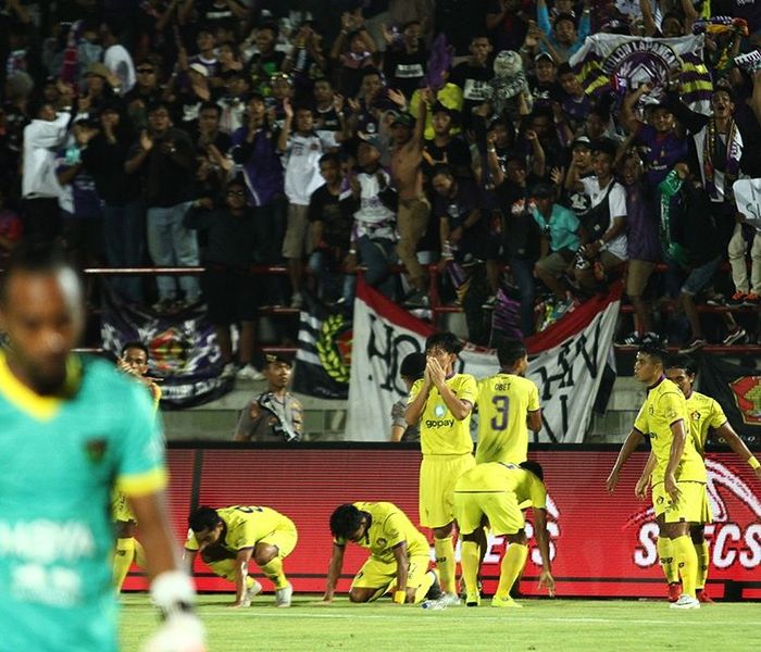 Para pemain Persik Kediri merayakan gol yang dicetak ke gawang Persita Tangerang pada final Liga 2 2019. (INSTAGRAM PERSIK KEDIRI)