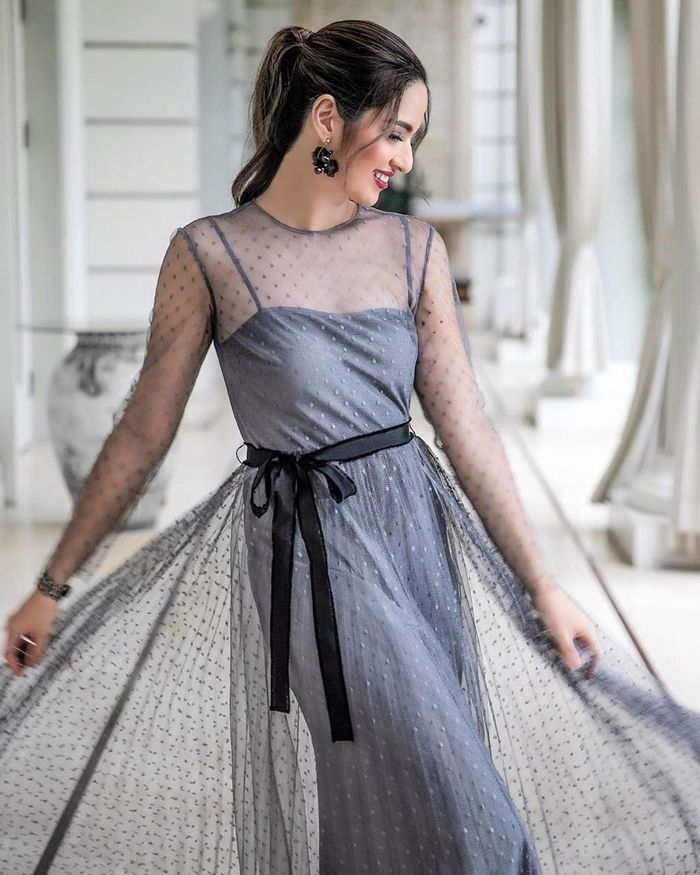 Nia Ramadhani saat kenakan dress transparan yang mirip milik Maia Estianty