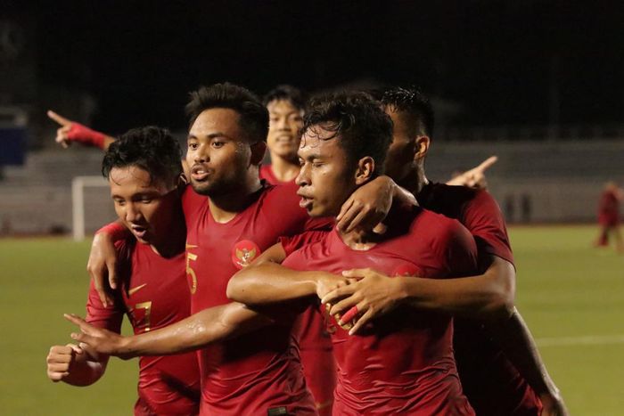 Para pemain timnas U-22 Indonesia yang merayakan kemenangan perdana di Grup B SEA Games 2019 melawan Thailand, Selasa (26/11/2019).