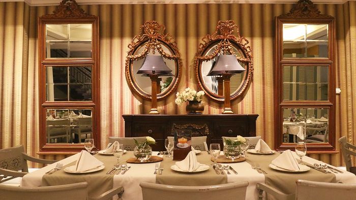 Bunga Rampai's neoclassical-minimalist design gives me an impression of a dining table where Queen Elizabeth II having a tea at.