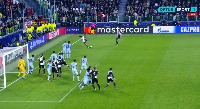 Penyerang Juventus, Paulo Dybala, mencetak gol free-kick dalam laga Grup D Liga Champions melawan Atletico Madrid di Juventus Stadium, Selasa (26/11/2019).