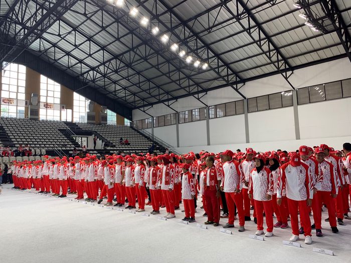 Para kontingen Indonesia yang akan berangkat ke SEA Games 2019 di Filipina berbaris jelang pelepasan oleh Menpora RI di Jakarta, Rabu (27/11/2019)