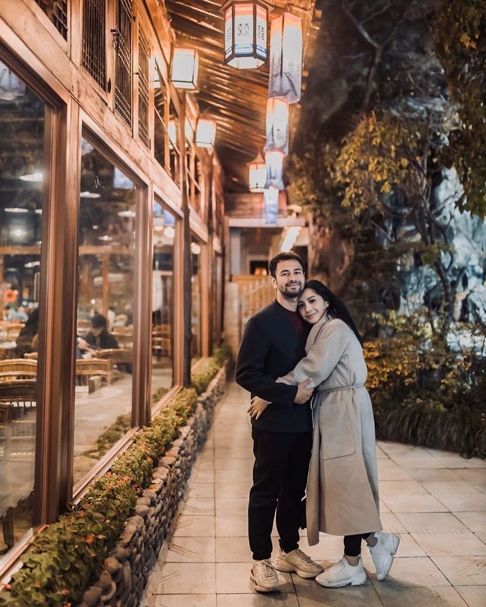 Nagita Slavina pamer pelukan mesra dengan Raffi Ahmad di Korea Selatan