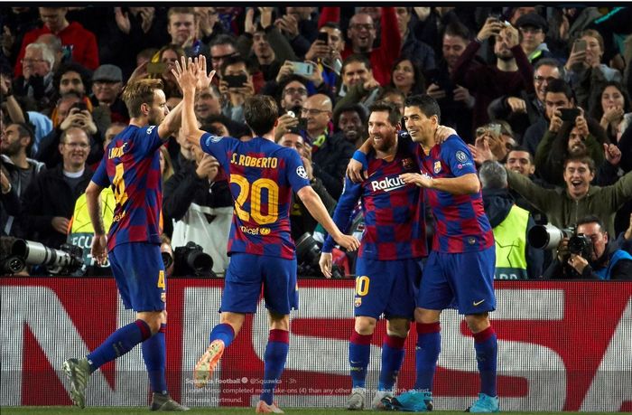 Pemain Barcelona merayakan gol ke gawang Dortmund dalam partai Liga Champions di Camp Nou, 27 November 2019.
