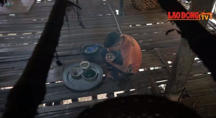Bocah 10 Tahun Hidup Sebatang Kara