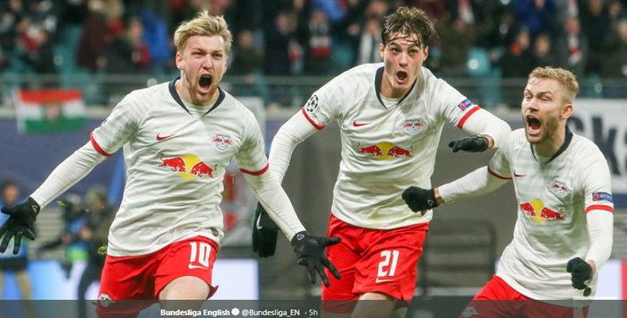 Striker RB Leipzig, Emil Forsberg (kiri), merayakan golnya ke gawang Benfica dalam ajang Liga Champions, Kamis (28/11/2019).