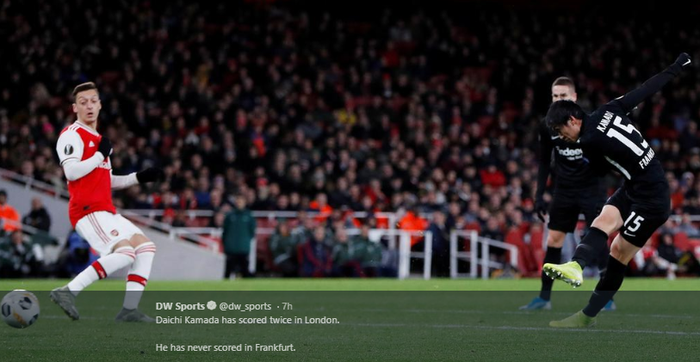 Posisi Mesut Oezil yang terlalu jauh dan memberikan ruang tembak untuk Daichi Kamada mencetak gol keduanya di laga Arsenal kontra Eintracht Frankfurt, Jumat (29/11/2019)