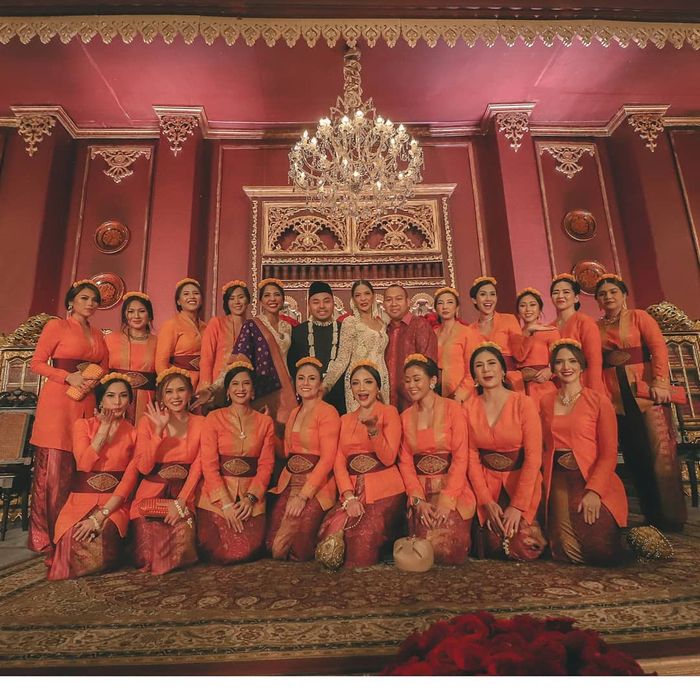 Wulan Guritno menghadiri acara kondangan yang juga dihadiri oleh istri Ardi Bakrie, Nia Ramadhani