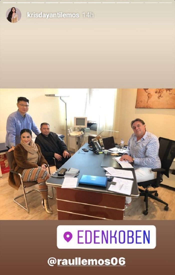 Unggahan Krisdayanti kala menemani Raul Lemos sebelum suntik live cell.