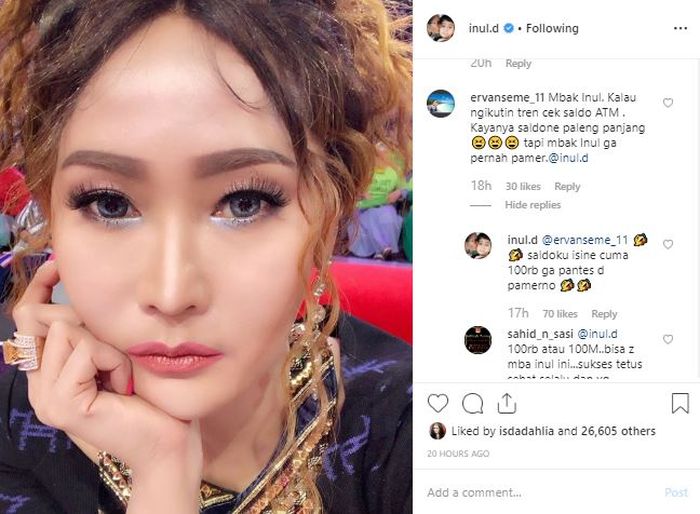
Inul Daratista ogah menunjukkan saldo ATM-nya.