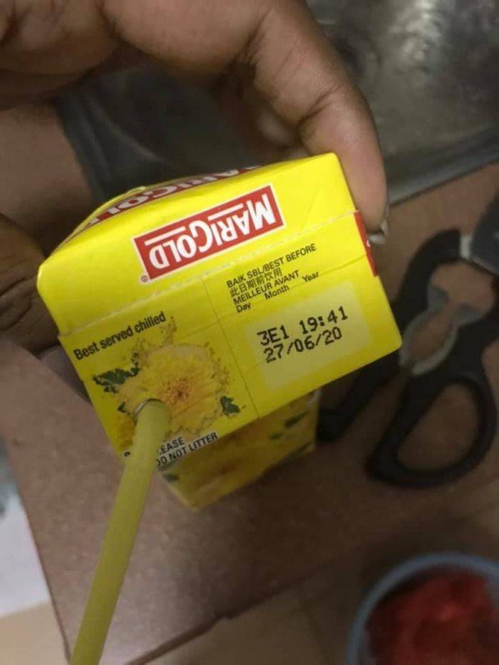 Kemasan karton Marigold Chrysantenum Tea yang diminum wanita Singapura ternyata sudah 'rusak' padahal belum mencapai tanggal kadaluarsa