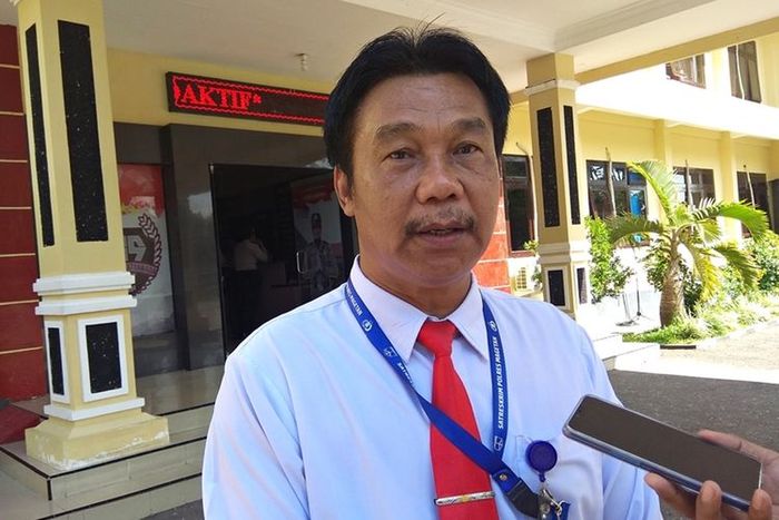 Kasat Reskrim Polres Magetan AKP Sukatni. Polisi Magetan mengamankan 2 orang terduga tua bayi yang tega membunuh dan membuang bayi merka di pinggir jalan di Kecamatan Takeran.