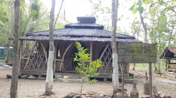 mushala di pesan-trend ilmu giri dimana mahasiswa UIN Sunan Kalijaga jatuh terperosok ke dalam sumur di bawah musala ketika sedang sujud rekaat ketiga 