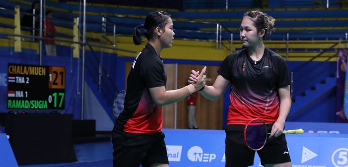 Ganda putri Indonesia, Siti Fadia Silva Ramadhanti/Ribka Sugiarto, tampil pada final beregu putri SEA Games 2019 di Filipina, Selasa (3/12/2019)