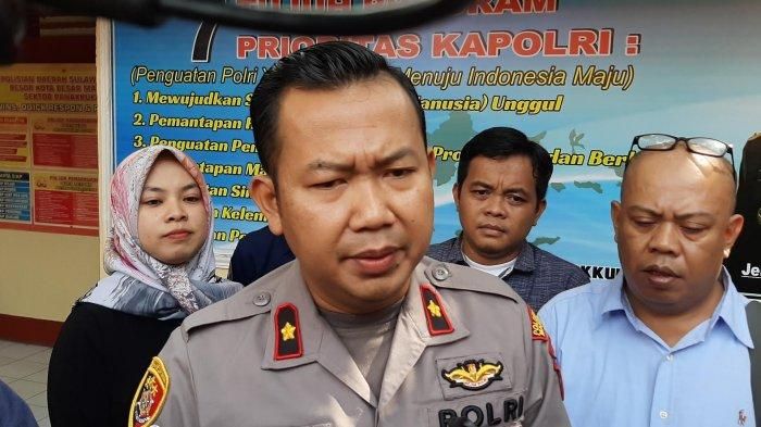 Kapolsek Panakkukang Kompol Jamal Fatur Rakhman saat merilis kasus IRT eksploitasi anak sendiri. (Kompas.com)