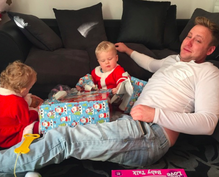 Mikey Murrell bersama anak-anak.