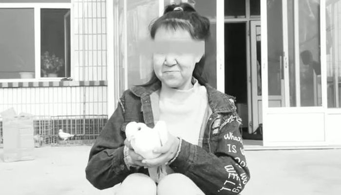 Xiao Feng pun tidak pernah mengambil foto. Dia juga berhenti tersenyum.