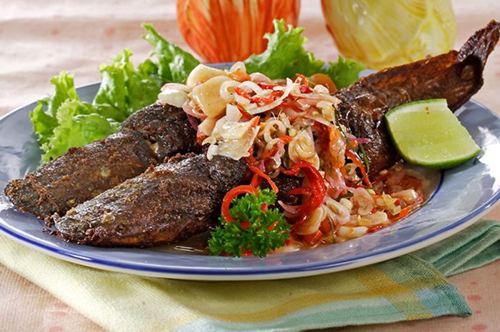 Sambal Matah Bisa Kita Kreasikan Jadi Hidangan Lezat Dengan Resep Lele Goreng Kuning Sambal Matah
