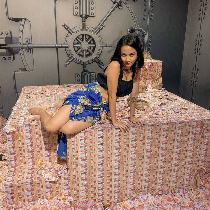 Pakai Tato, Vanessa Angel Jadi Sorotan saat Pamer Foto ...