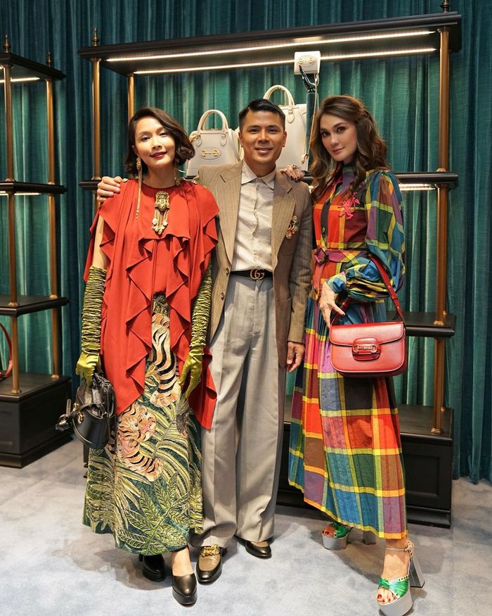 Dikira Kain Sarung, Luna Maya Kenakan Dress Endorse Brand Gucci Harga 70  Juta Rupiah - Semua Halaman - Stylo