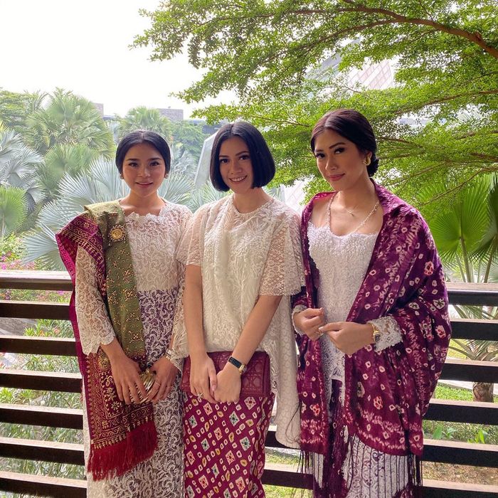 Penampilan cantik menantu SBY Aliya Rajasa dalam balutan kebaya