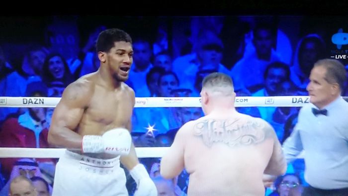 Duel Anthony Joshua vs Andy Ruiz Jr di Arab Saudi, Minggu (8/12/2019) dini hari WIB.