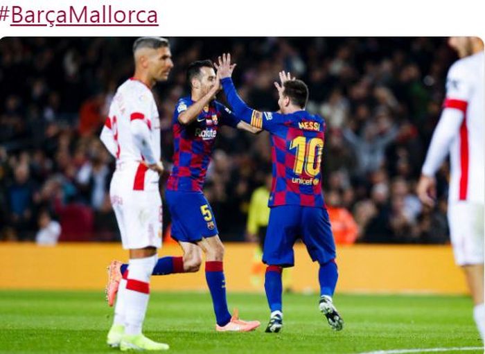 Megabintang Barcelona, Lionel Messi, merayakan gol yang dicetak ke gawang Real Mallorca dalam laga Liga Spanyol di Stadion Camp Nou, Sabtu (7/12/2019).