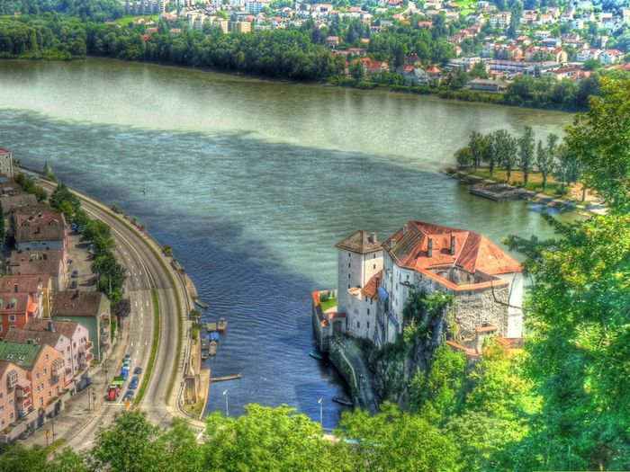 Sungai Ilz, Sungai Danube, dan Sungai Inn di Passau, Jerman.