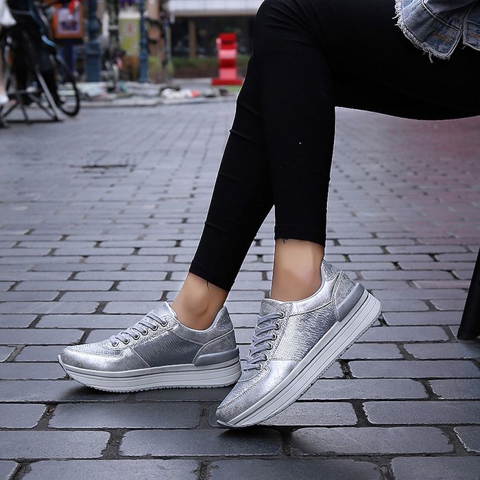 Model Sepatu Anti-Repot yang Cocok dan Nyaman untuk Traveling: Sneakers